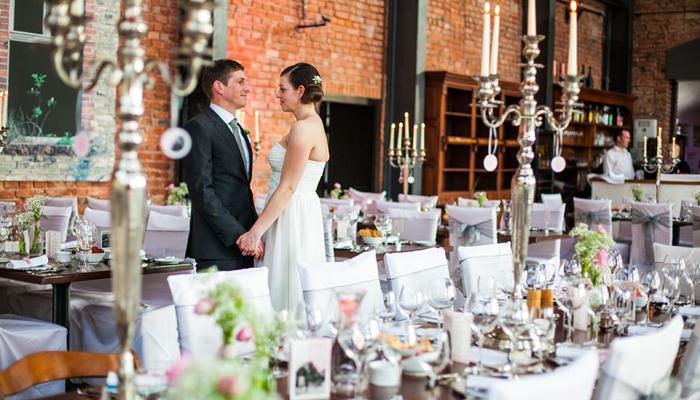 Hochzeitspaar in der Hochzeitslocation Kaseinwerk zwischen Münster und Osnabrück