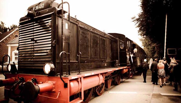 mit der Dampfeisenbahn bei der Hochzeit fahren