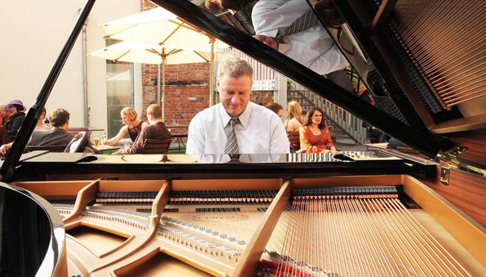 Pianist am Flügel bei Hochzeiten