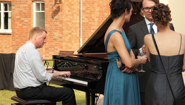 Pianist am Steinwayflügel für Hochzeiten